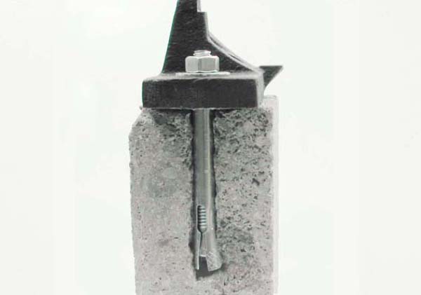 1.3- Apretar tuerca con llave hasta lograr torque indicado en tabla.